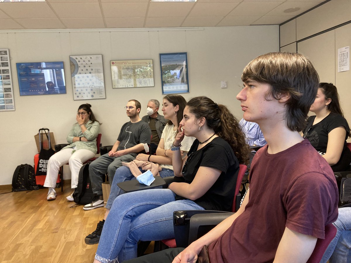 AndreuSenti's tweet photo. Al Termcat també hem aprés com treballen. Gràcies @montsesefi @termcat per un seminari tan acurat! #FilocatUV https://t.co/2Wmbx5ZIiI