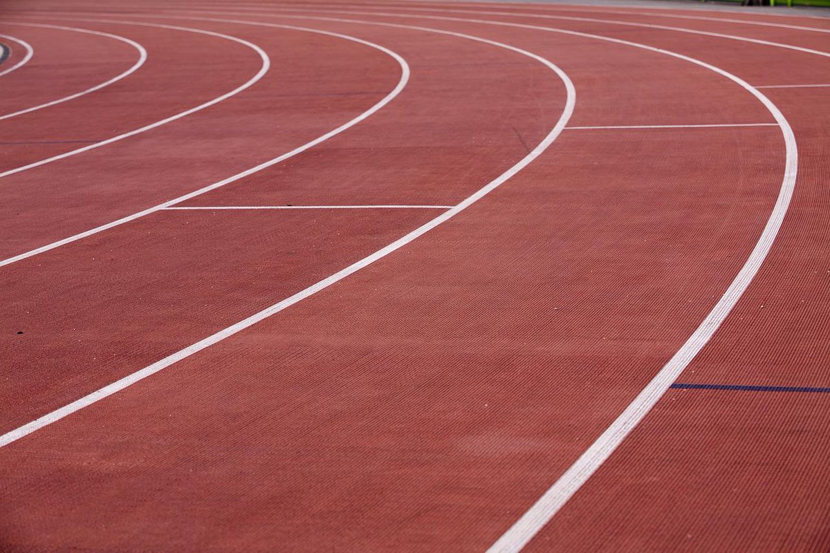 Looking forward to going to see the @scotathletics @GAAMilerMeet 10,000m races tonight.

Great evening for it, hoping to see some fast times from @CambuslangH and #TeamMonty runners!

10k on the track is my favourite event, would love to see more opportunities to race it!