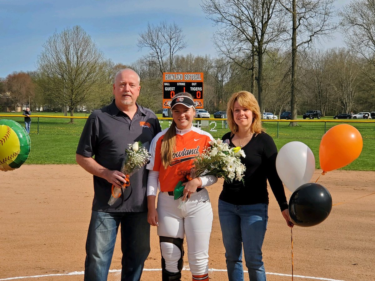JenSindledecker's tweet photo. Such a special night with my people. I’ve learned so much throughout the past 4 years of high school and I can’t wait to learn more at college. Couldn’t thank everyone enough for all of the support these past 4 years🥎❤️ #gocards @OtterbeinSports @HowlandHS https://t.co/AnUTu2a5qK