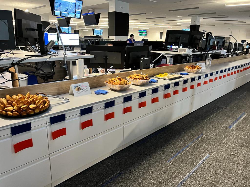 realGlobalChica's tweet photo. How does the NOC celebrate our newest inaugural flight to Nice? With Chef Amanda’s French pastries, that’s how! @laGlobalChica @UALNOC @united https://t.co/snHhWFxpjZ