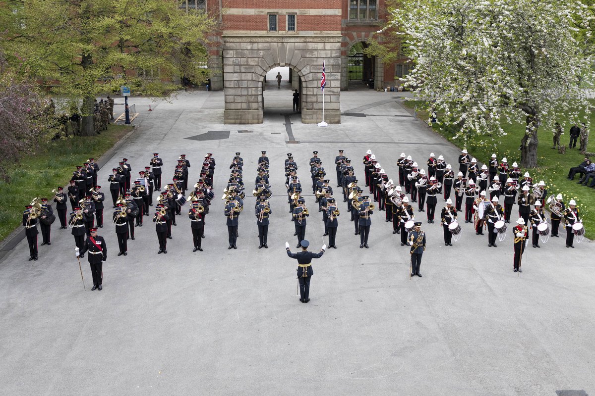 British Army 🇬🇧 (@britisharmy) on Twitter photo .<a href="/BAB_Tidworth/">British Army Band Tidworth</a> performed at the <a href="/unibirmingham/">Uni of Birmingham</a> supporting a Tri-Service event celebrating Her Majesty The Queen’s #PlatinumJubilee.
Read more: army.mod.uk/news-and-event… .<a href="/BAB_Tidworth/">British Army Band Tidworth</a> performed at the <a href="/unibirmingham/">Uni of Birmingham</a> supporting a Tri-Service event celebrating Her Majesty The Queen’s #PlatinumJubilee.
Read more: army.mod.uk/news-and-event…