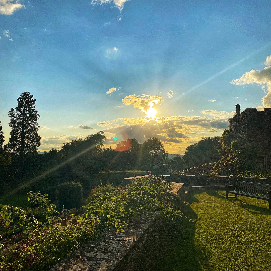 Berkeley Castle tweet media