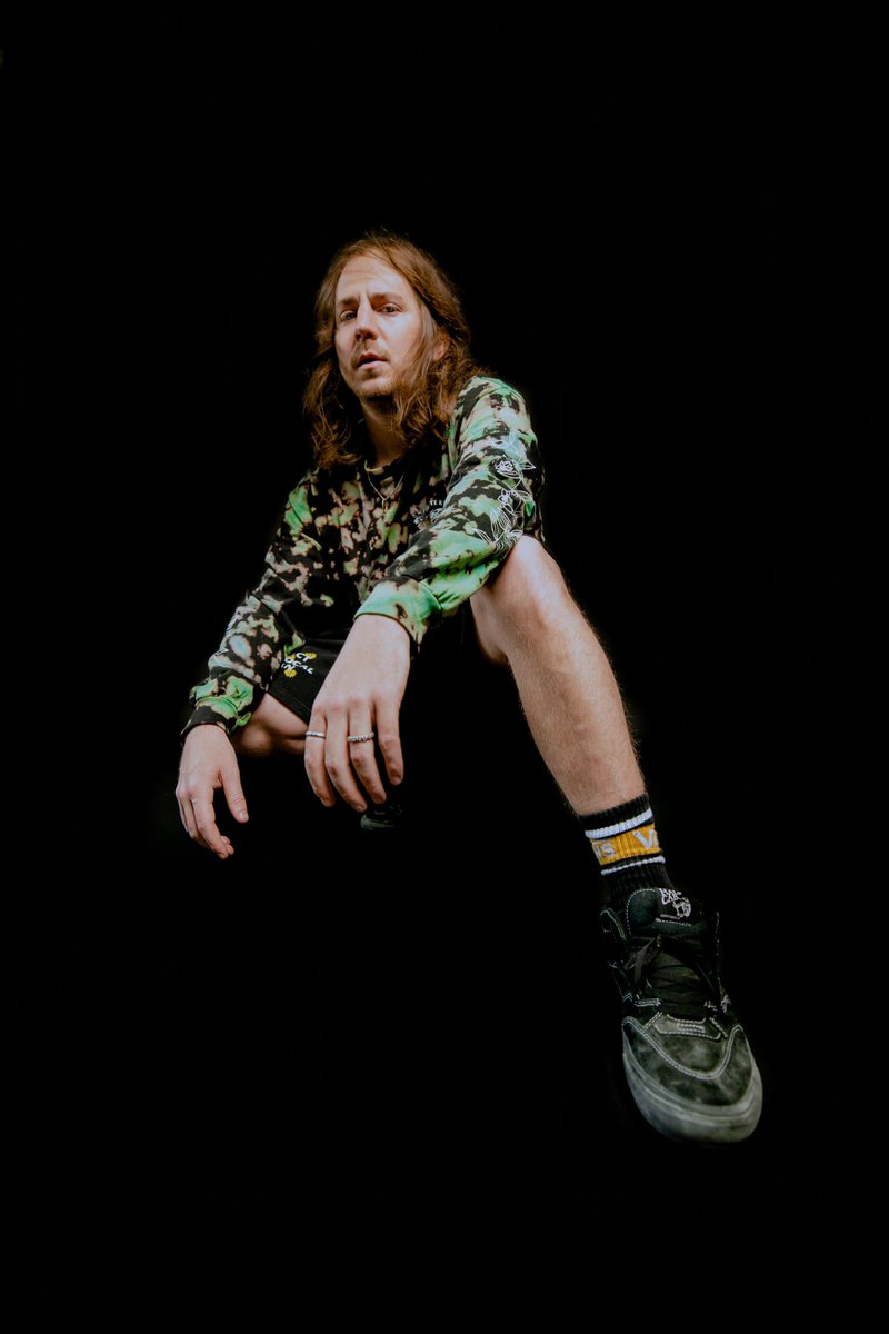 my album ‘Hound’ is out in exactly one week <3 featuring collaborations with Potions, Ruku, G-Space, Wreckno, Just Neeks and Kyle Sparkman. looking forward to sharing this with the world 🐺

photo by <a href="/StrayawaysMedia/">Alec Robertson</a>