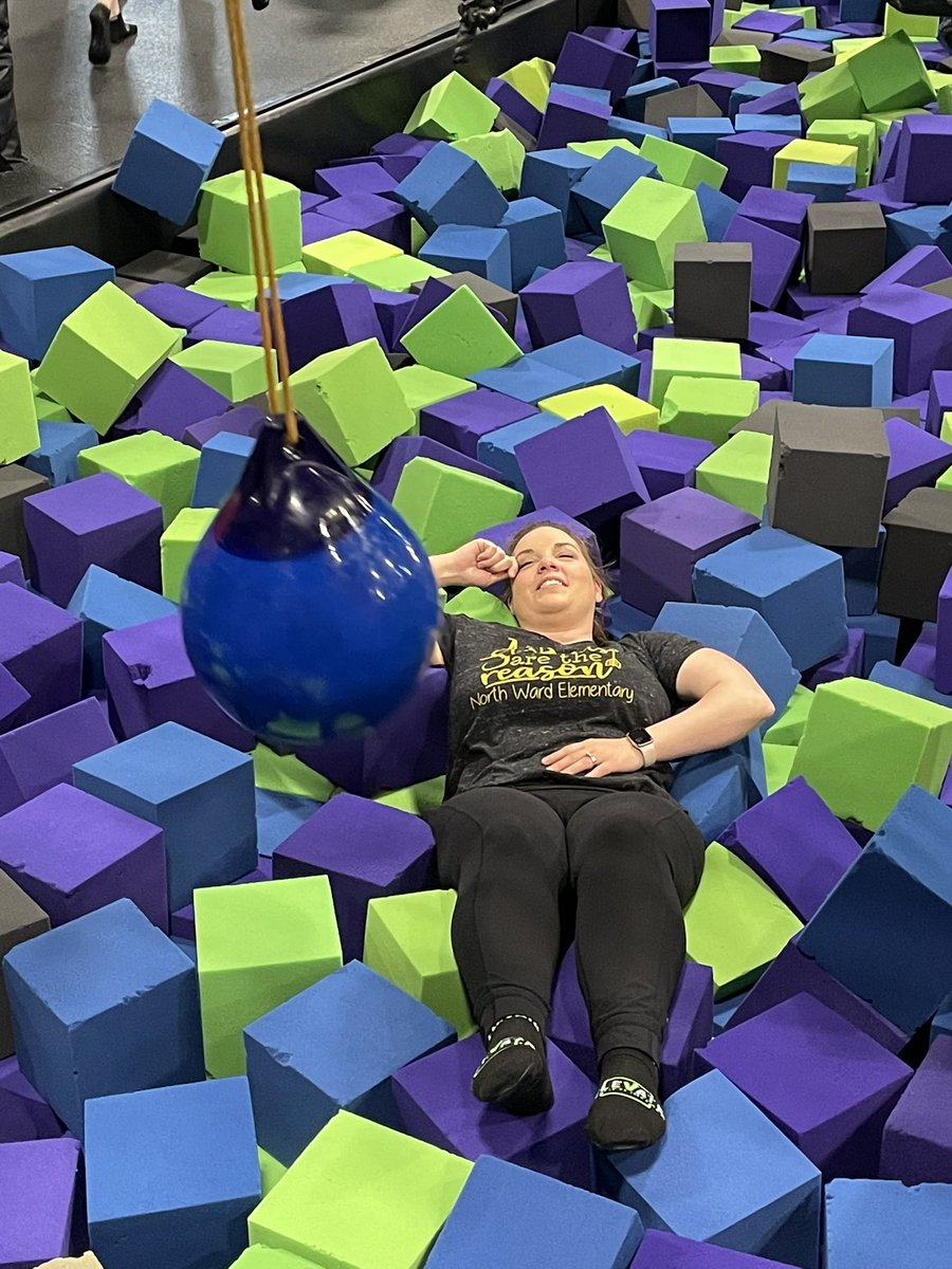 StahlerSharon's tweet photo. Oh Mrs. Hallett! 😂 https://t.co/w1lYP5i5JI