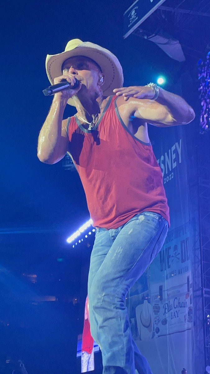 MHambidge's tweet photo. @kennychesney @noshoesnation #WeDo  the energy exchange was insane in the most amazing way Thank you @kennychesney for sharing your love with us! https://t.co/vtm2eel8Oc