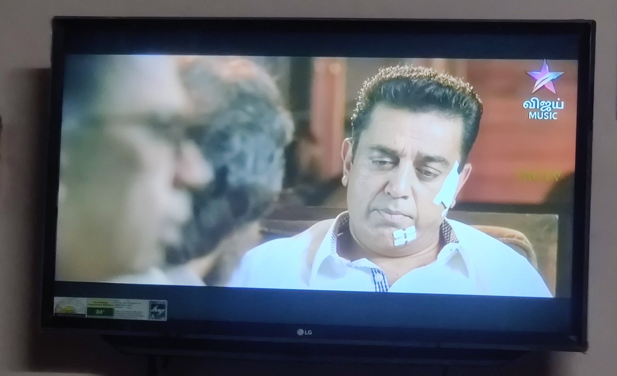 Watching #Vishwaroopam2 @ @VijayMusicOffl  what a movie
 Raw agent @ikamalhaasan 💥🔥😎

#Vikram #VikramTrainonTrack
