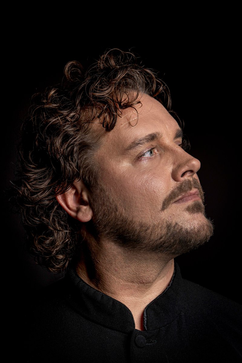 FischerArtists's tweet photo. Today @Spikelmyers reprises the role of Roméo in #Gounod's #RoméoetJuliette in the premiere of #TomerZvulun's production led by #PatrickSummers @HouGrandOpera. Toi, Toi, Toi!
#MichaelSpyres #baritenor #tenor #HoustonGrandOpera #opera #operasinger #FischerArtists
📷M.Borrelli https://t.co/kup25oLwjn