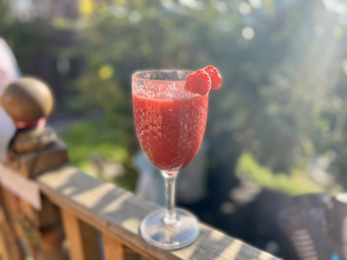 NYcheesy's tweet photo. #RaspberryMule 🍸 https://t.co/Vat3mJ51sg