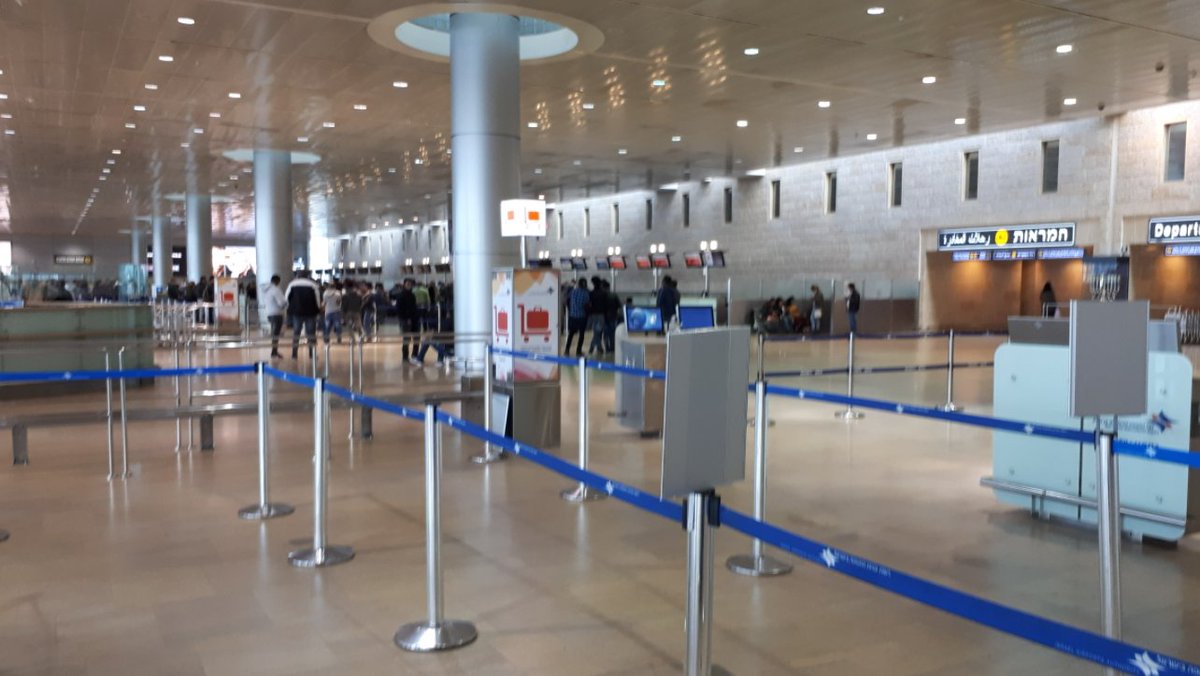 Caos en un aeroport israelià per un cinturó bomba que una família duia com a souvenir 
bit.ly/3ONAuLW