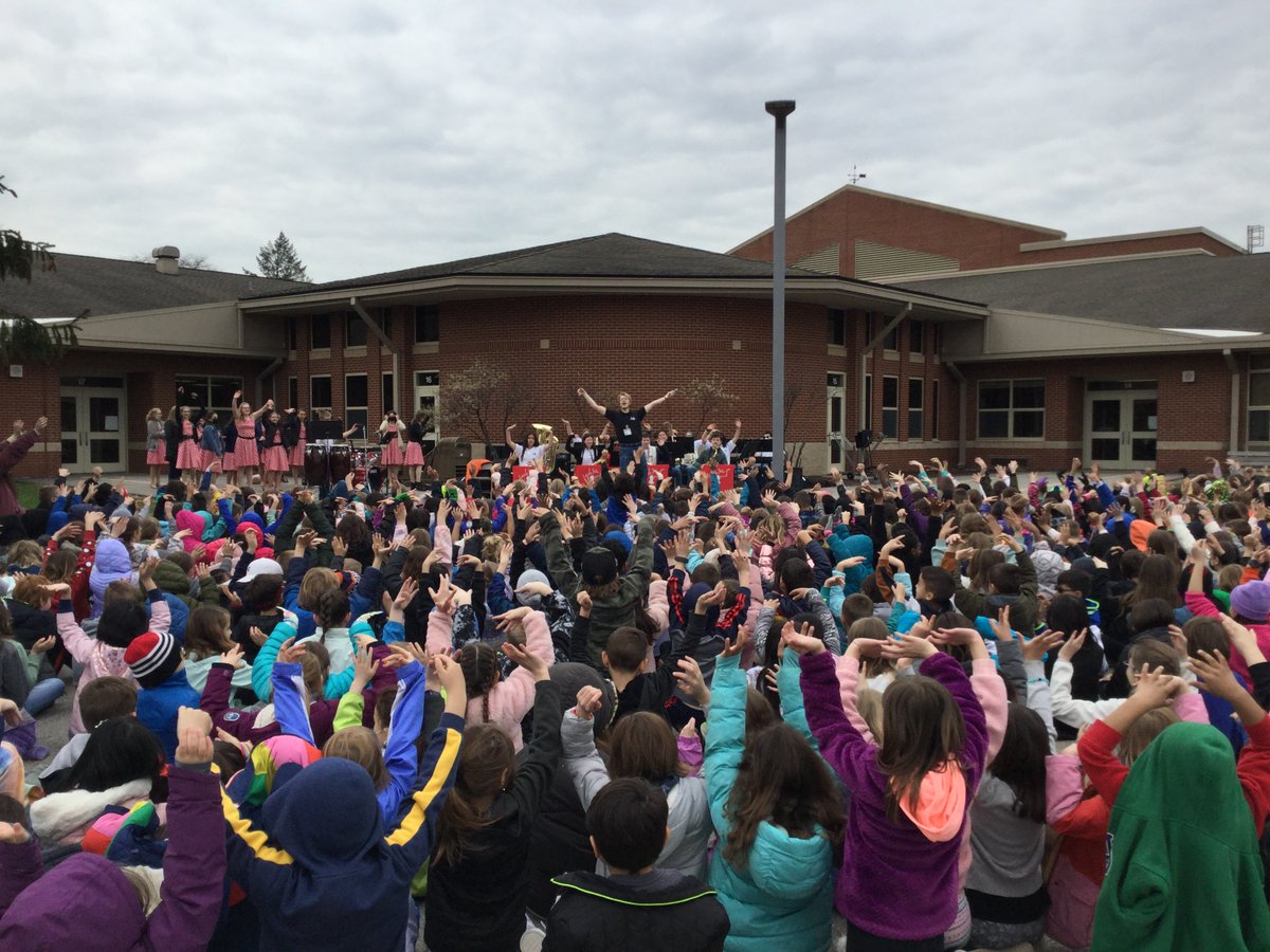 Ms. Thomas and the Celebration Singers along with Mr. Acuna and the Lincoln Jazz Band visited Fairview today! A wonderful, energetic performance perfect for a Friday!