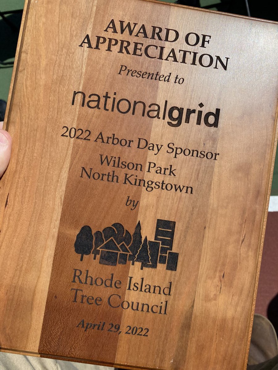 nationalgridus's tweet image. Happy Arbor Day! This morning we were excited to team up with @RITreeCouncil and Rhode Island leaders to help plant 12 new trees in Wilson Park @NorthKingstown. 🌳 🌲 🌳 #ArborDay #GreenerGrid