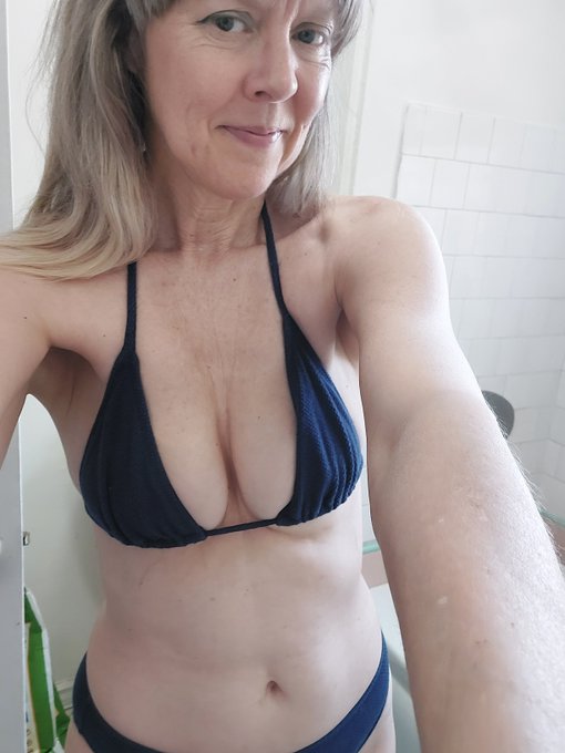 Going live @VNAgirls 10 AM in a new used bikini. Check out https://t.co/EHra1Whwov https://t.co/xhNd