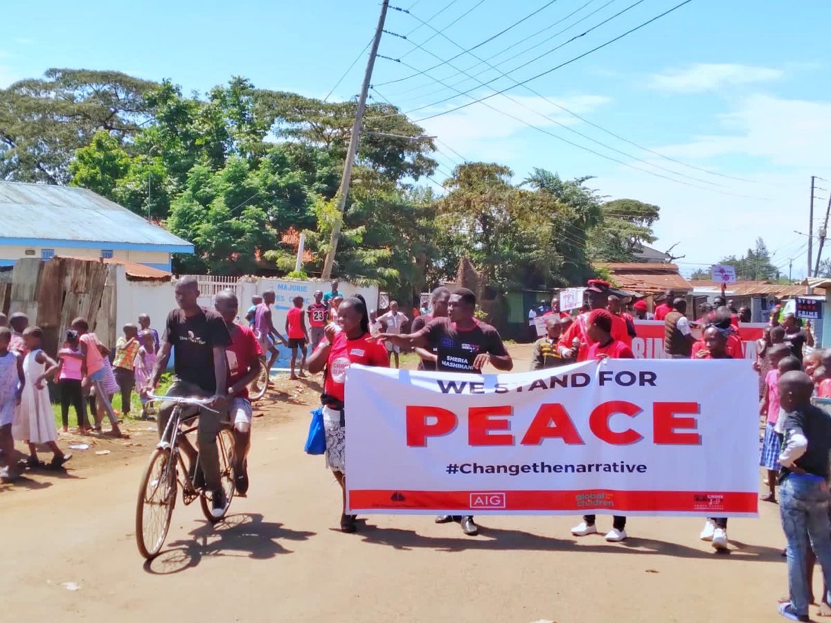 CrimeSiPoaKenya's tweet photo. Earlier today, youth in Manyatta and Kondele areas in Kisumu city held a crime and peace awareness campaign as they took a stand against crime and violence.

#BuildingVoices
#CSPinKisumu 
#Peace https://t.co/7SwFqKXOv2