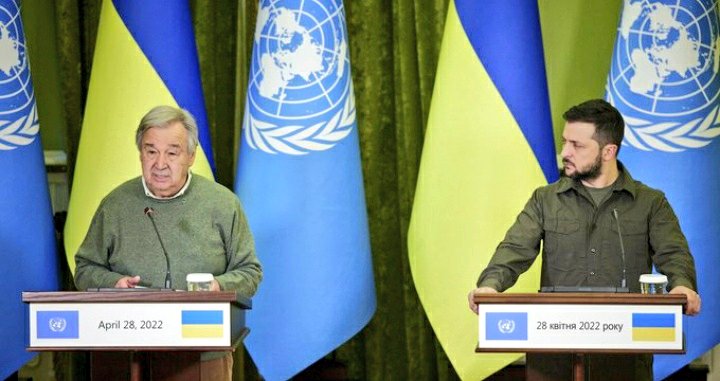 Rusia a la ONU: 'El silencio de EEUU sobre el bombardeo del régimen de Kiev a la planta nuclear de Zaporozhye significa su contribución a una posible catástrofe nuclear'. La ONU junto a Zelenski, como dos grandes socios