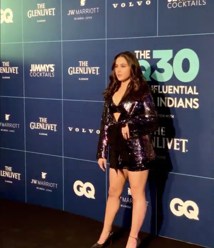 ahh jeez so hawtttt🥵🥵🥵🥵🥵

#SaraAliKhan @SaraAliKhan #GQAwards