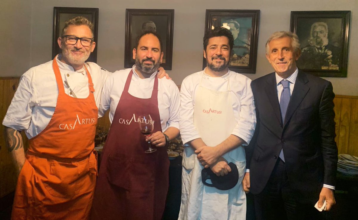 ItaliaenLaPlata's tweet photo. Pranzo preparato dagli Chef di @CasaArtusi in occasione dell' incontro del Direttore Generale per gli Italiani all’Estero @luigivignali con @Comites_LP. https://t.co/xCbFskX6Xn