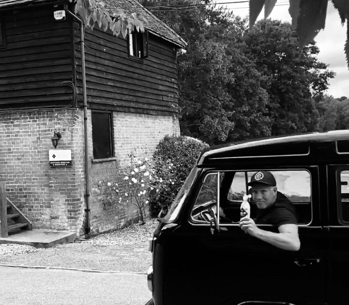 After a top time <a href="/romileygolfclub/">Romiley Golf Club</a> I realised how much I miss entertaining at golf clubs. So I’m taking the van on a UK summer tour just for some fun. Why not arrange a barby for your members and guests, have a laugh &amp; raise some cash for your charity. Contact me for dates.