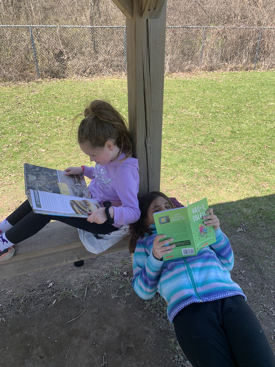 Un gros merci à la classe de @JulieTerpstra pour les beaux coussins! Les élèves peuvent maintenant faire leur lecture en confort! <a href="/smbmerrickville/">SMB</a>