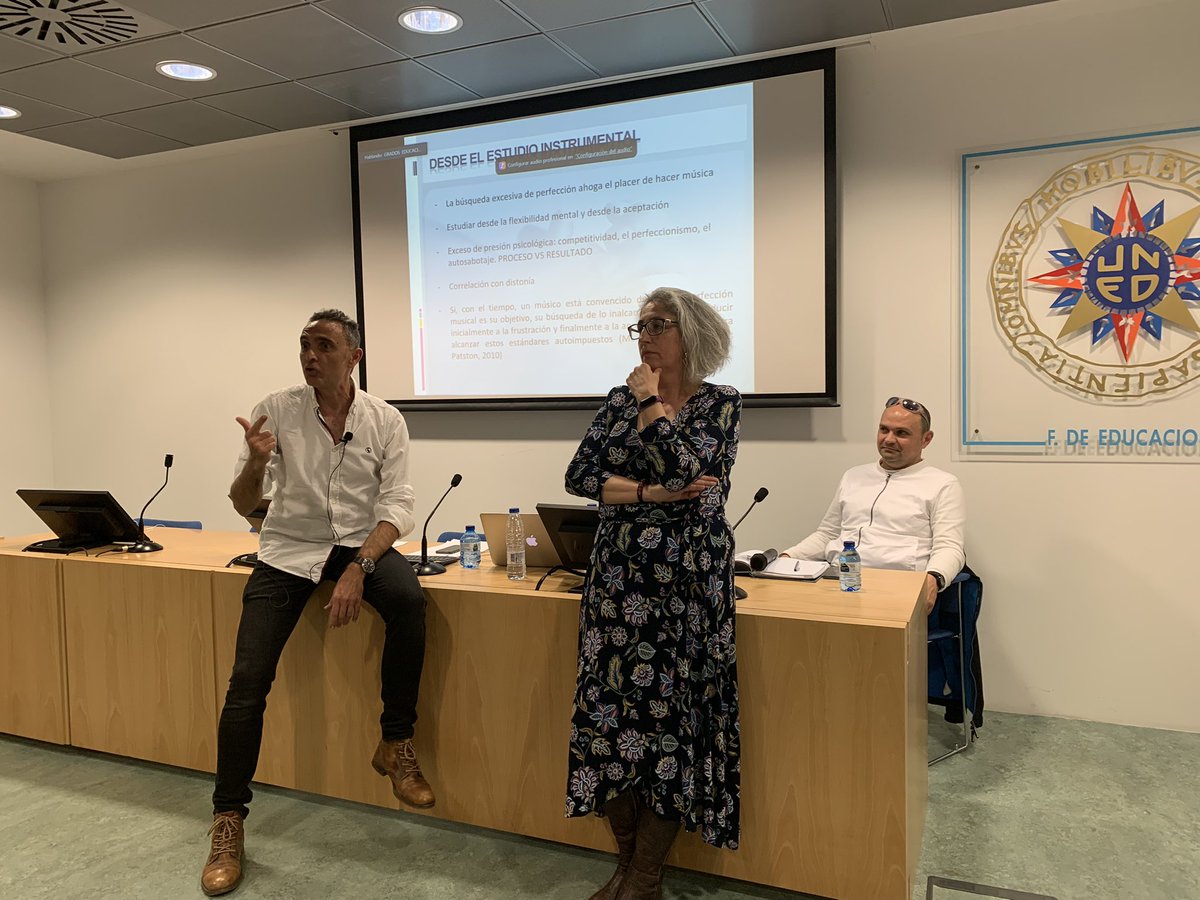 Programa de posgrado en Psicología y Musica de la UNED. Actividades presenciales para nuestros alumnos: Francisco De Paula al modo de la profesora por ejemplo Patricia Blanco y el profesor Basilio Fernandez impartido un taller sobre ansiedad escénica