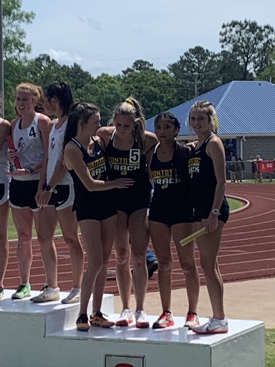 Girls 4x800 gets the day started with a 2nd place finish