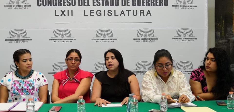 yolitzinjaimes's tweet photo. En #Guerrero, buscamos a las diputadas que en su momento eran mayoría en el @congresogro , entregamos las iniciativas, organizamos foros, dimos talleres, acompañamos a víctimas, vino @OlimpiaCMujer era necesario un marco jurídico para ➡️(1)
#LeyOlimpiaNuestraHistoria https://t.co/AwMEcDtDqm