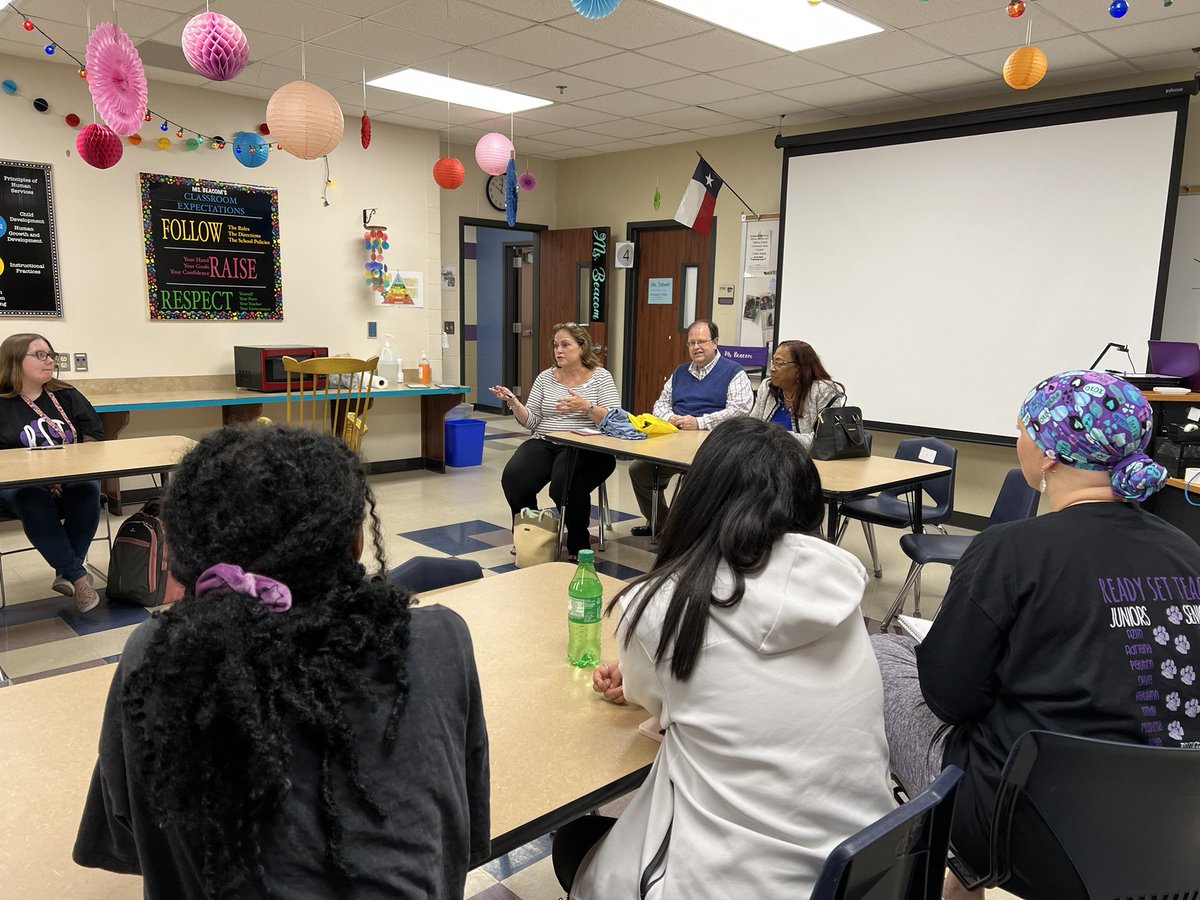 jcollard's tweet photo. We enjoyed hosting our distinguished guests from @UHClearLake They spoke to our aspiring high school teachers about the 4-year degree opportunities our students have right in their own back yard. #ForTheFuture #AngletonISD https://t.co/UfCvJAY2Dr