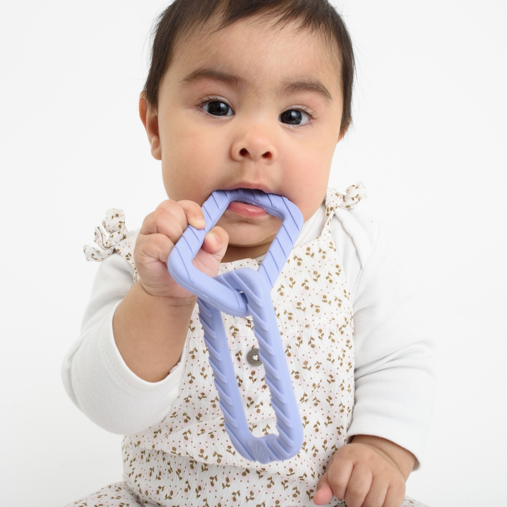 BooginHead's tweet photo. 💜🟣💜 Purple party!!  Our new Silicone Chain Teethers and Pacifier Clips balance between lavender and periwinkle. Perfect for any baby, we think purple, once the color reserved for royalty, is gender neutral, warm, calm, and peaceful.

#booginhead 

https://t.co/rKt58DkAJT https://t.co/tWDIcfOl59