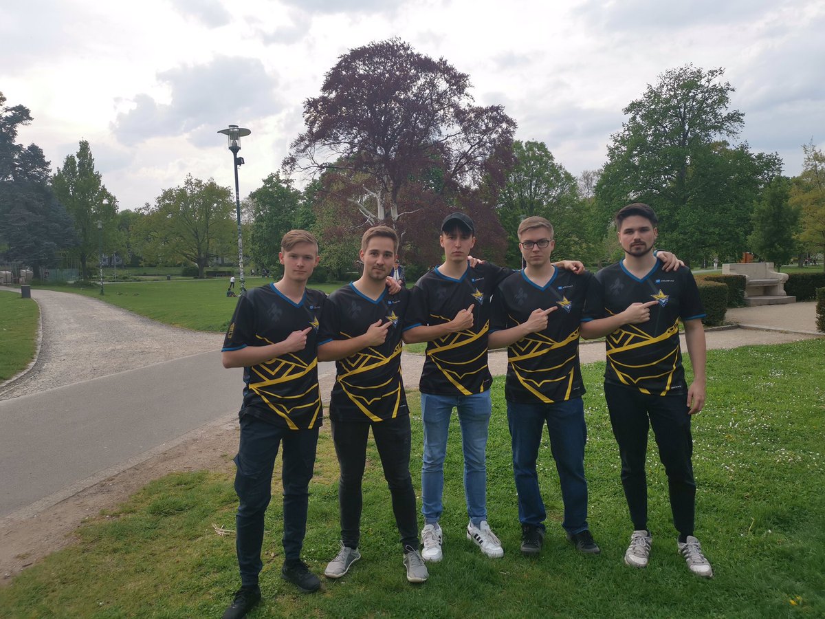 Geko (@xgekoo) on Twitter photo Random wer nicht in Darmstadt ist
<a href="/1_EVD/">1. eSport Verein Darmstadt</a> #evdwin Uniliga wird astro smurfed Random wer nicht in Darmstadt ist
<a href="/1_EVD/">1. eSport Verein Darmstadt</a> #evdwin Uniliga wird astro smurfed