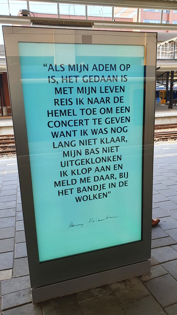govertschilling's tweet photo. mooi eerbetoon van @NS_online aan henny vrienten, op station amersfoort (maar wsch ook elders) https://t.co/qaBoGBL1MF