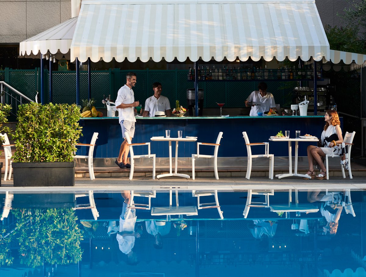 RomeCavalieri's tweet image. See you poolside. ☀️🍹💦 🕶️ 

#CoolPools #PoolSeason

#RomeCavalieri #WaldorfAstoria