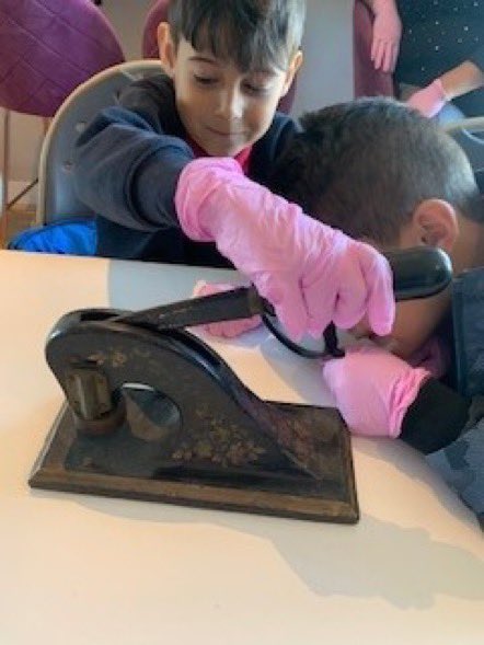 BenyonPS's tweet photo. Thank you @ThurrockMuseum for making our year 2 children feel so welcome this week. They really enjoyed being historians for the day and exploring the artefacts. #learningoutsidetheclassroom #makinghistoryreal @TrustCatalyst https://t.co/o1vXwZpT5M