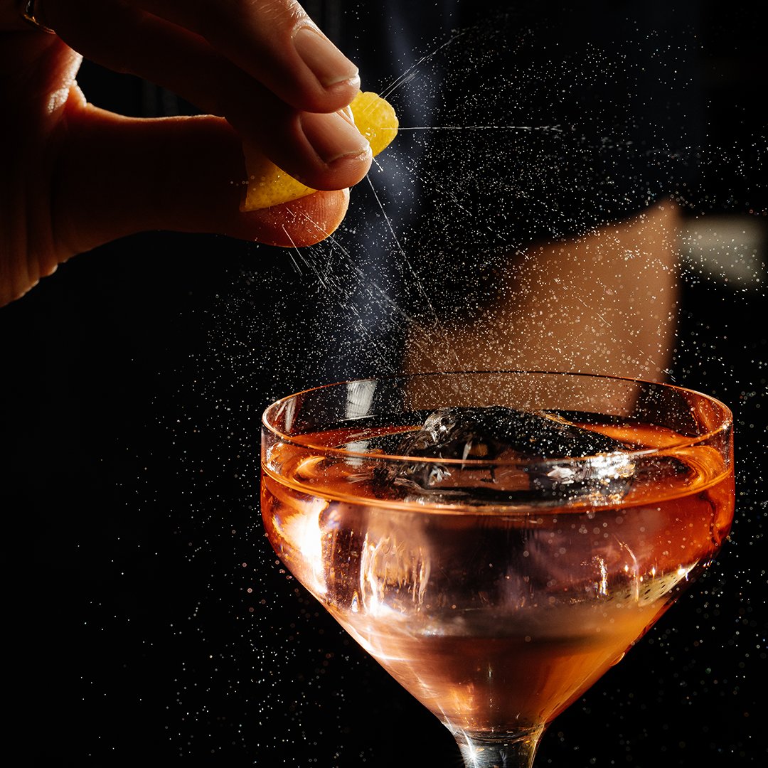 AppletonRumUK's tweet image. The Hip Strip cocktail by @barswift. Made in Soho, inspired by Jamaica. Join us at Swift #Soho on Tuesday 3rd May for Jamaican inspired Appleton Estate rum cocktails and British jazz. Live performance by @tesshirst. 

Book now bit.ly/3vrnRi0