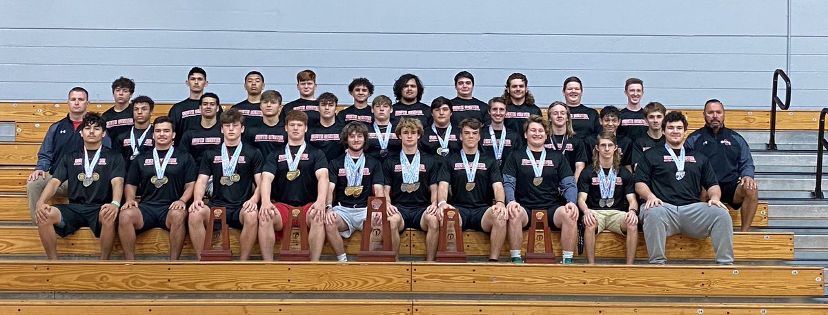 CGauntlett33's tweet photo. Just wanted to give a shout out to our senior weightlifters. 

Chase Zilcosky, Blake Valezquez, Matthew Little, Justin Lightcap, David Barnes, Isaac House, Will Wilhelm, &amp; Cody Whitaker. 

Thank you for your hard work and leading by example to our younger lifters! Go be great! https://t.co/xLfKahrpRA