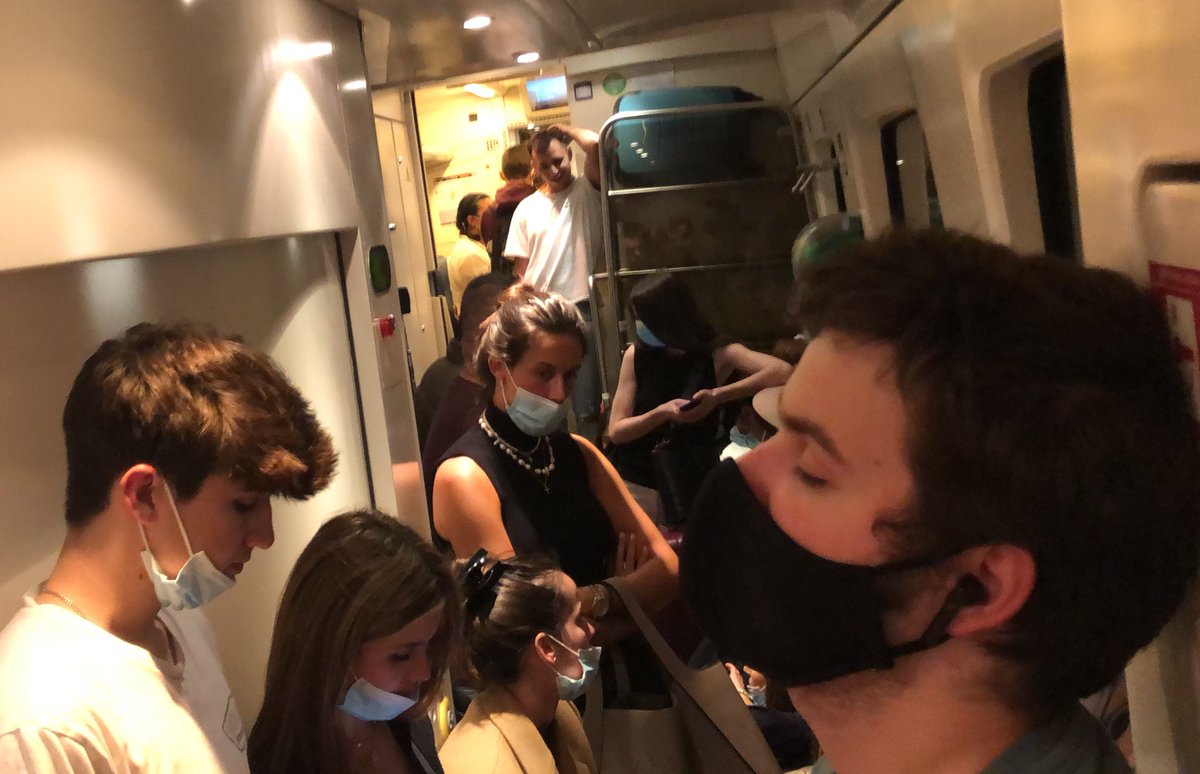 Meritxell Ruiz (@ruizisern) on Twitter photo Horrible viatge a Reus amb <a href="/rodalies/">Rodalies Catalunya</a> #Renfe: divendres tarda només 3 vagons. La gent dreta i amuntegada. Durada del viatge 1,30h. Horrible viatge a Reus amb <a href="/rodalies/">Rodalies Catalunya</a> #Renfe: divendres tarda només 3 vagons. La gent dreta i amuntegada. Durada del viatge 1,30h.