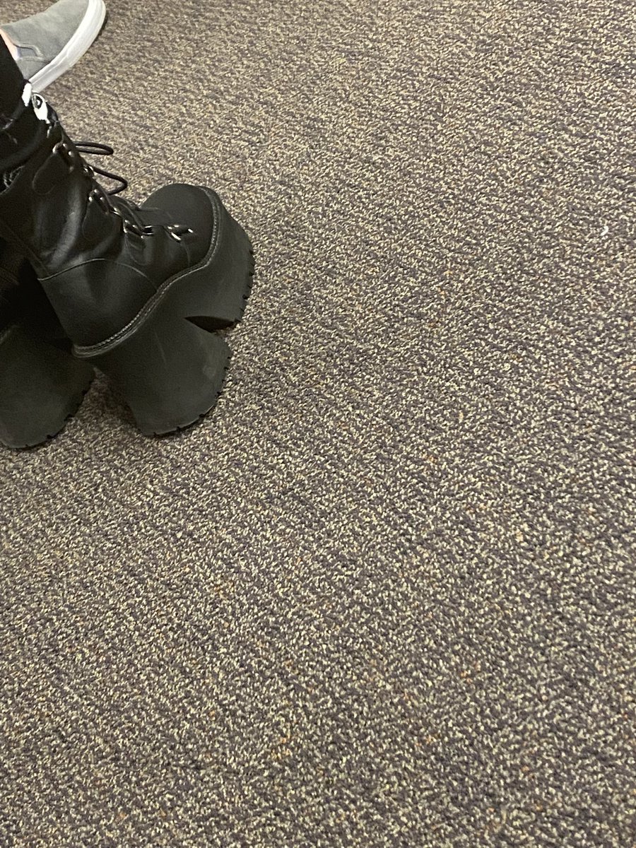 Its like what do parents let their kids wear out the house 😭