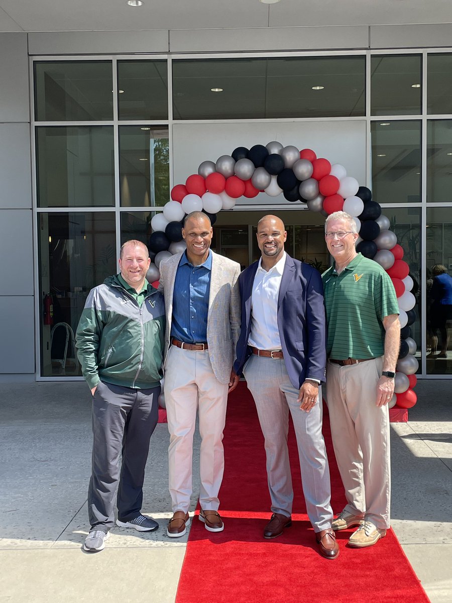 CoachRobinBacon's tweet photo. Congratulations to Former Spring Valley HS, FSU and Baltimore Ravens FB Player Peter Boulware on opening up his new Toyota dealership in Columbia. I want to personally thank Michael &amp; Peter Boulware for all of there support. @pboulware @MikeBoulware28 @FSUFootball @RyanBartow https://t.co/BKmIG5kbkF