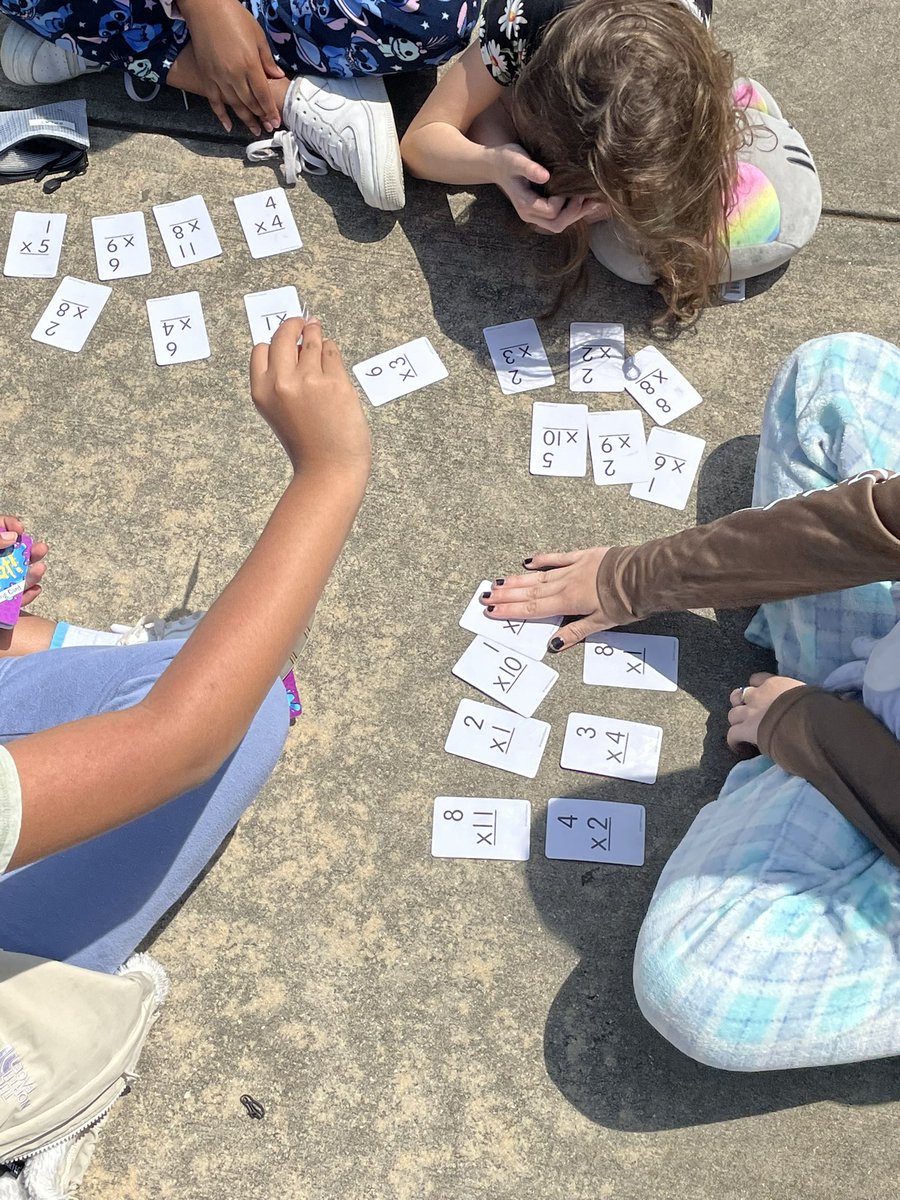 MIS_MathMovers's tweet photo. Beautiful spring day @MoodyMiddleSch to play our math games outside!  @sccboe https://t.co/keRcsQTap4