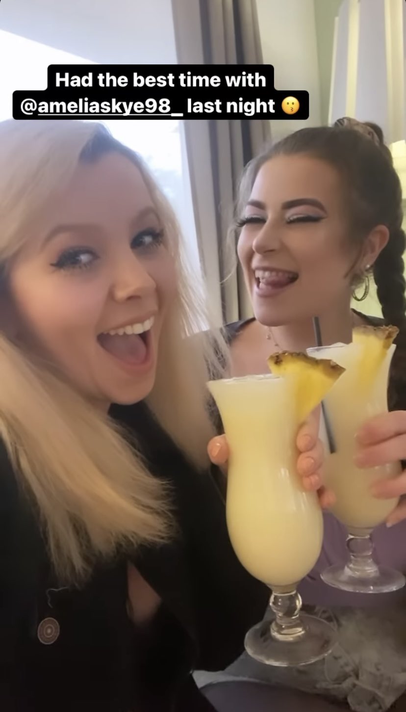 🌻 Amelia Skye 🌻 on Twitter: "You guys better go follow my favourite