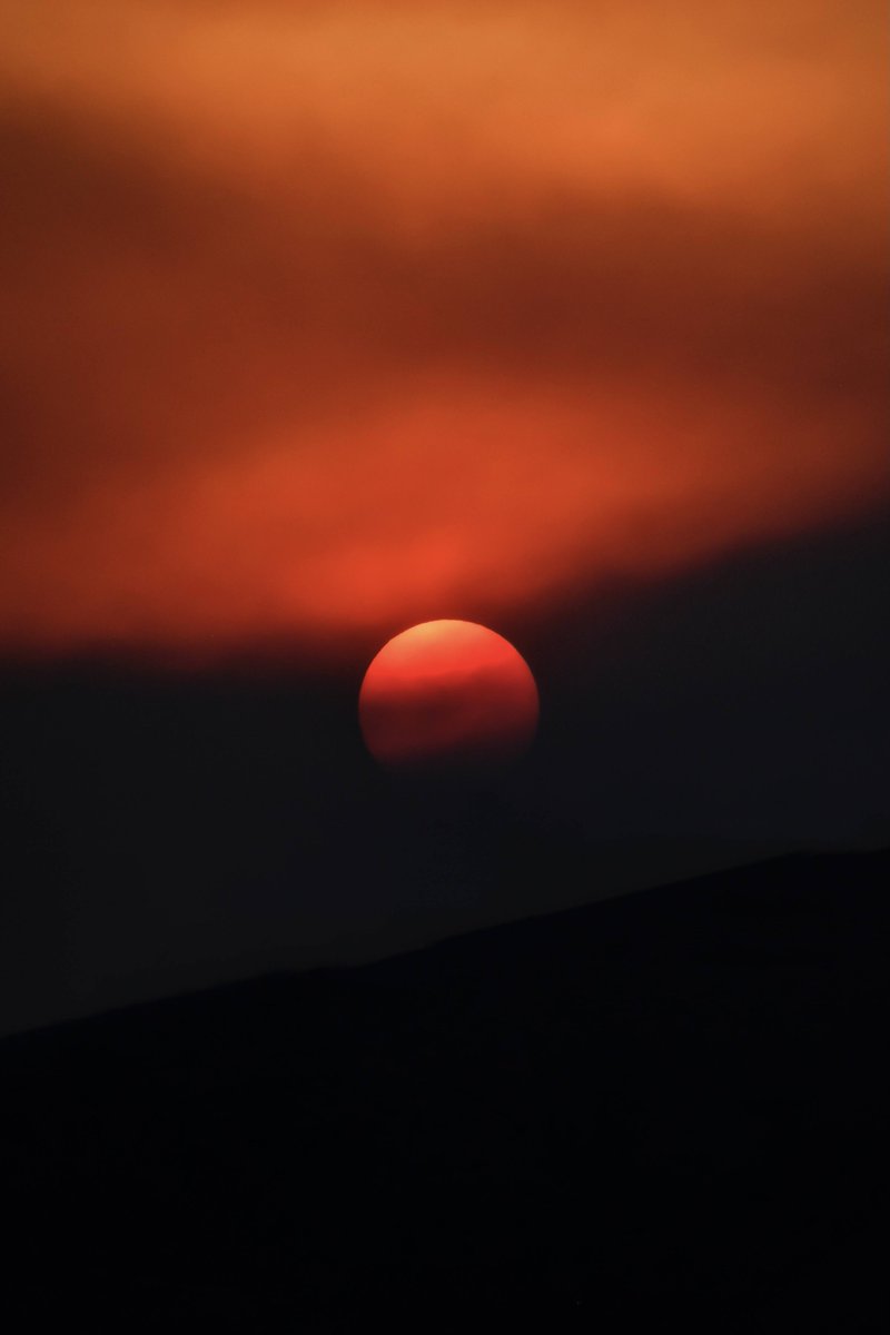 visualxlo's tweet image. ㅤ      the sun                  ㅤ    the moon