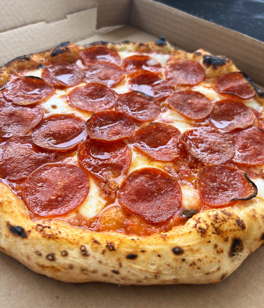 stoneyslice's tweet photo. Fridays are for getting high off pepperoni pizza 🍕👀 https://t.co/sySe5jEZLb