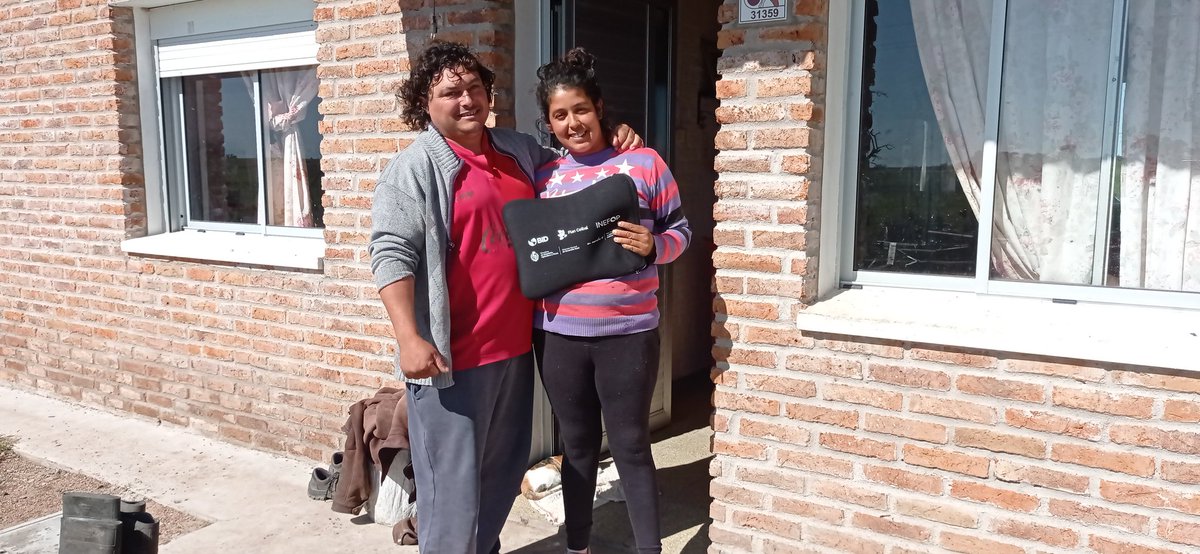 nancymontesde's tweet photo. Entrega de notebooks a mujeres que comenzarán curso de Habilidades digitales, todas pensando en mejorar sus vidas sumando oportunidades. @AntiaMercedes @INEFOPoficial @planceibal @MGAPUruguay https://t.co/hqa1n2SMqv