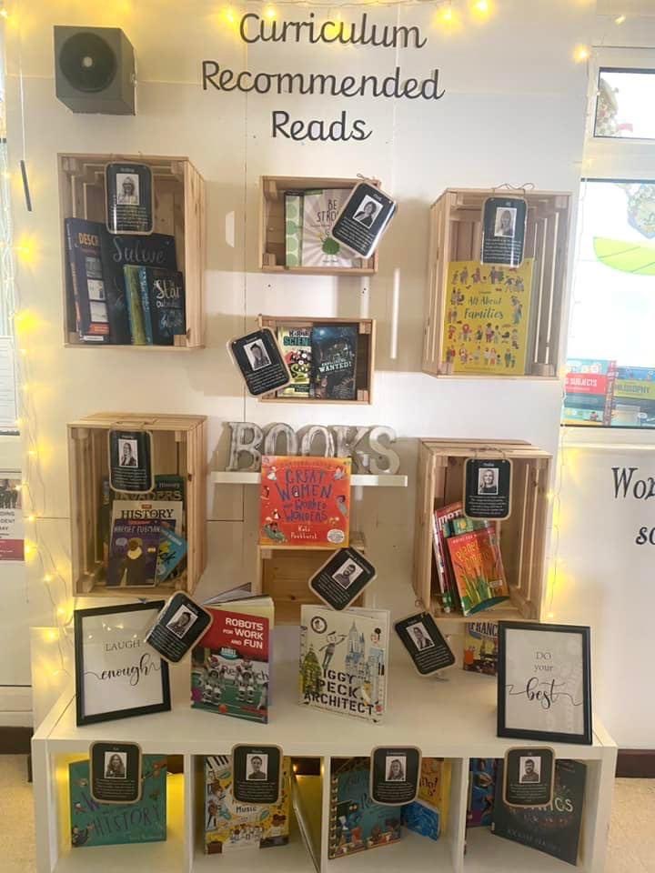 How amazing is this display encouraging children to read by staff members recommending books x ❤️