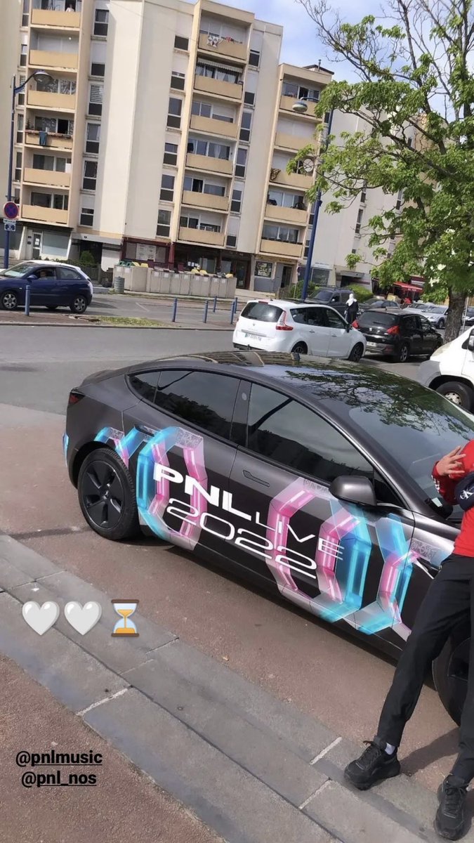 Phrase_PNL's tweet photo. Voiture PNL, Tour Eiffel aux couleurs de PNL, quelque chose d’incroyable nous attend pendant cette tournée 🥶

J-4 la mif ! https://t.co/uEPzPy118r