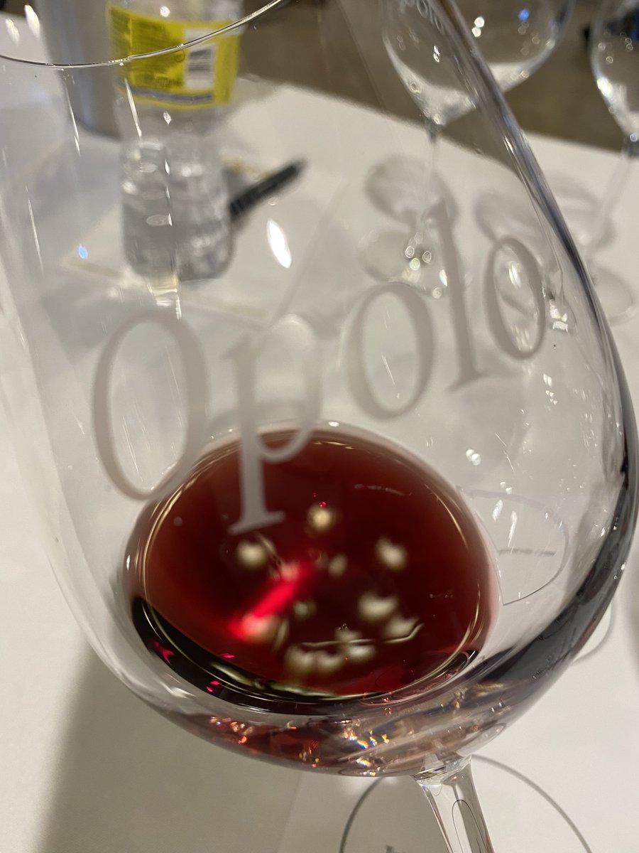 dallaswinechick tweet media