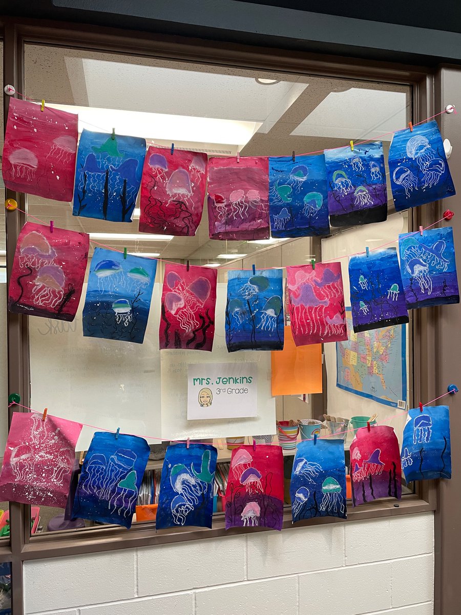 MrsJ_3rdGrade's tweet photo. First time doing jellyfish and they are a big hit! So proud of my little artists! https://t.co/4Sk0QmYuEV