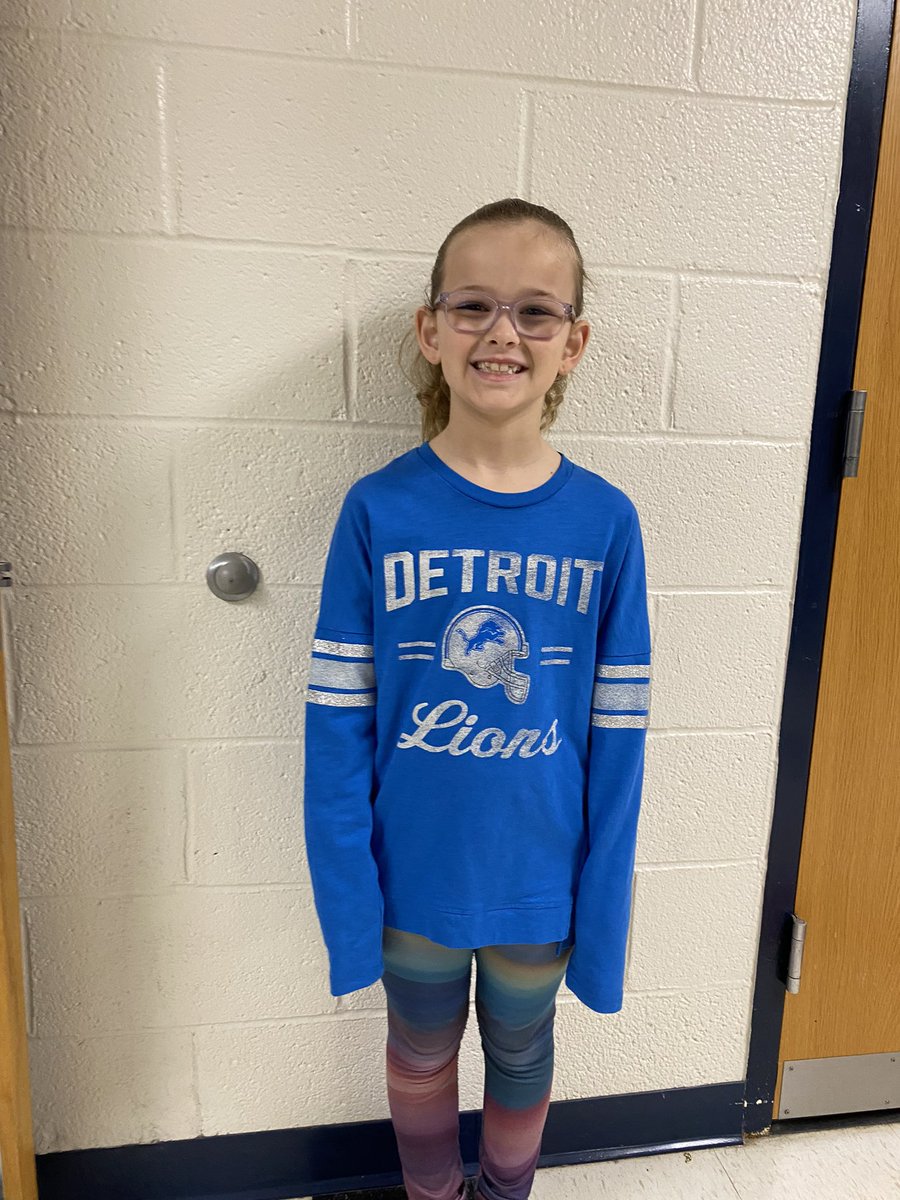 MrsGerbens's tweet photo. @aidanhutch97 Congrats on such a huge accomplishment! Our daughter was so happy for you, she picked this out last night to wear to school today! #goblue #golions @DetroitLions https://t.co/NPwLtRm9RM