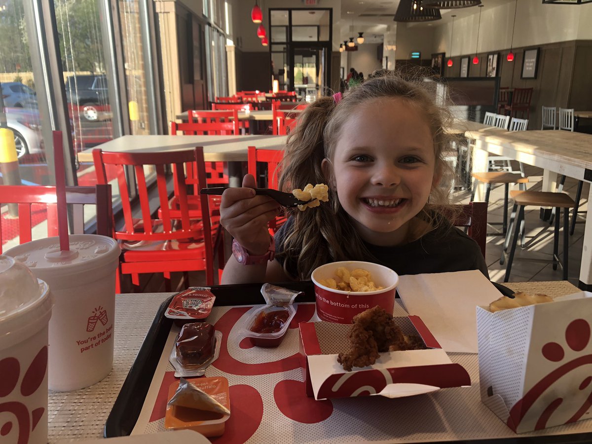 cbitsmu's tweet photo. Happy as a nugget!! @ChickfilA https://t.co/P3J9bc5cVH