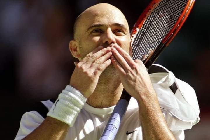SiempreAlDiego's tweet photo. [HILO]

Hoy cumple 52 años Andre #Agassi, uno de los mejores tenistas de la historia. El único en ganar los 4 #GrandSlam, la #CopaDavis, el #Masters y el oro olímpico.

Y además, autor de una autobiografía notable.

Aquí seleccionamos 10 frases de un libro sin igual. https://t.co/0F6u2tJDR7
