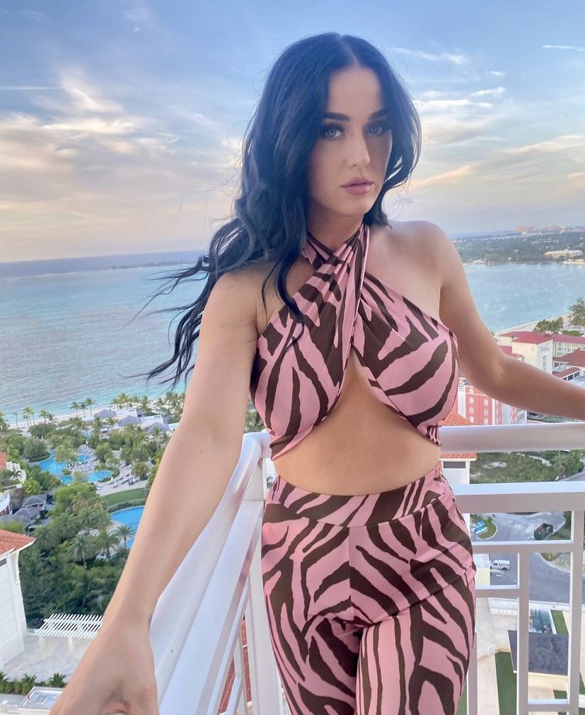 katyperryinfos_'s tweet photo. .@katyperry in new Instagram photos from the Bahamas 🥵🔥 https://t.co/vf5bFppcn1