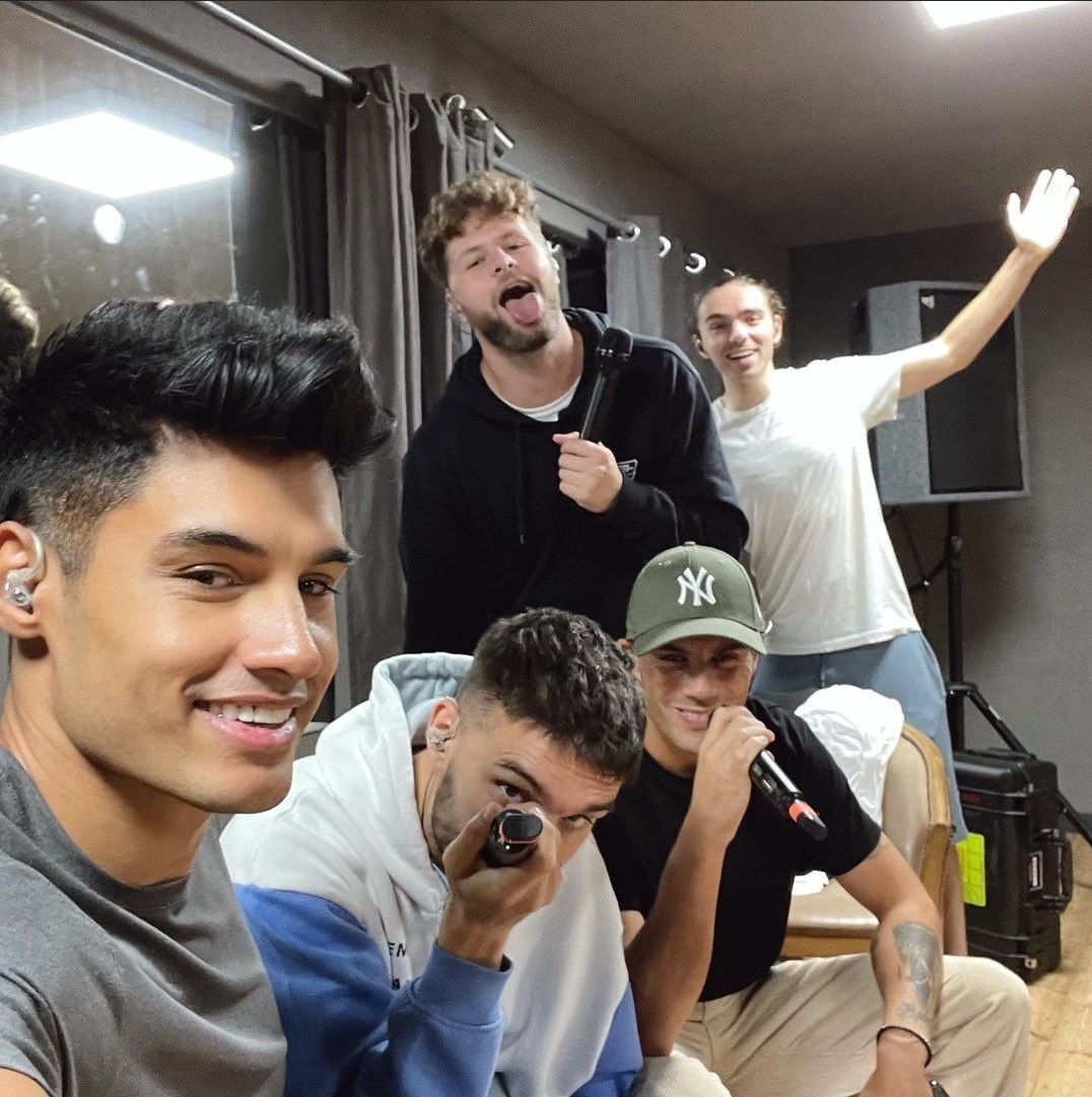 🇬🇧 UK Official Singles chart:

#75. (RE-ENTRY) Gold Forever — <a href="/TheWanted/">The Wanted</a>.

(Peak: #3 | Week: 11).